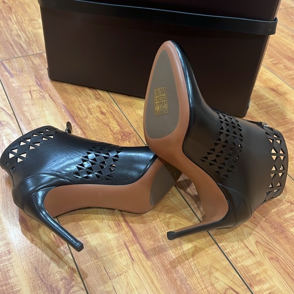 Alaia Leather Lazer Cut Booties - Picture 6 of 12